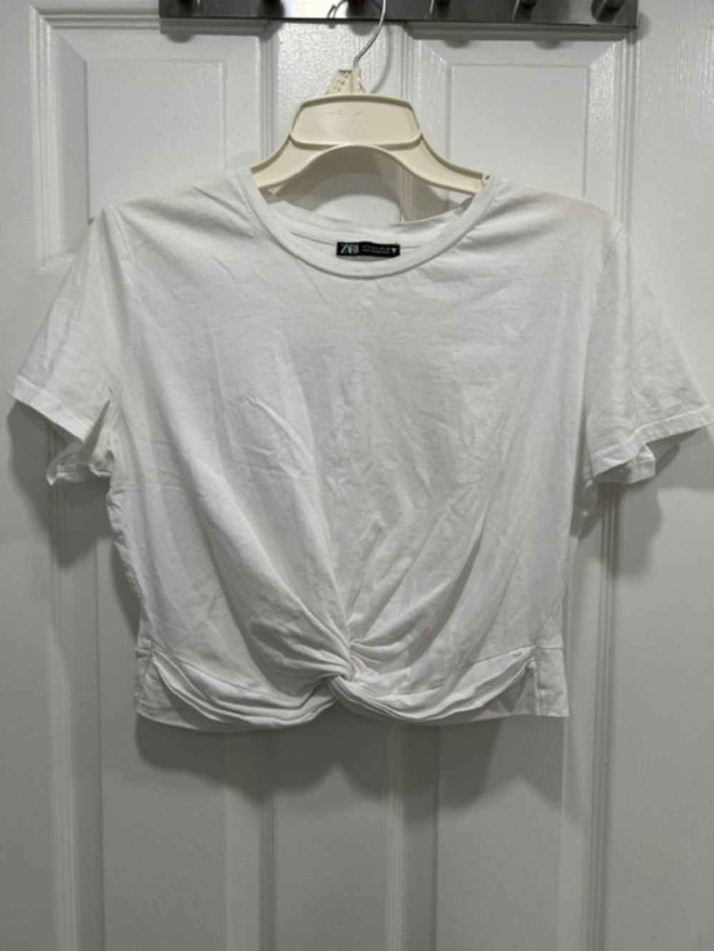 Zara White Knot Front Cropped T-shirt - size L